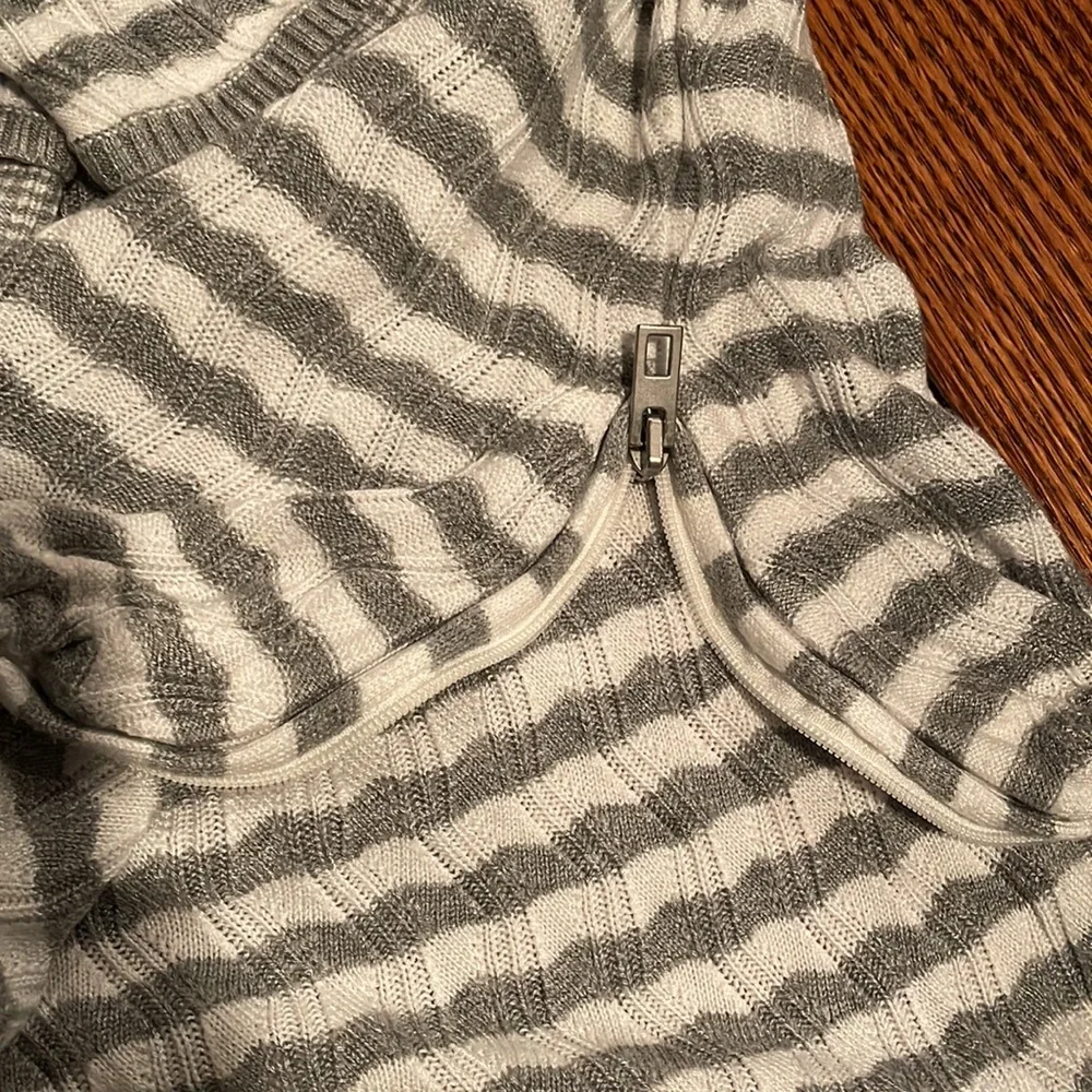 JOHN + JENN Striped Crew Neck Sweater - Picture 6 of 10